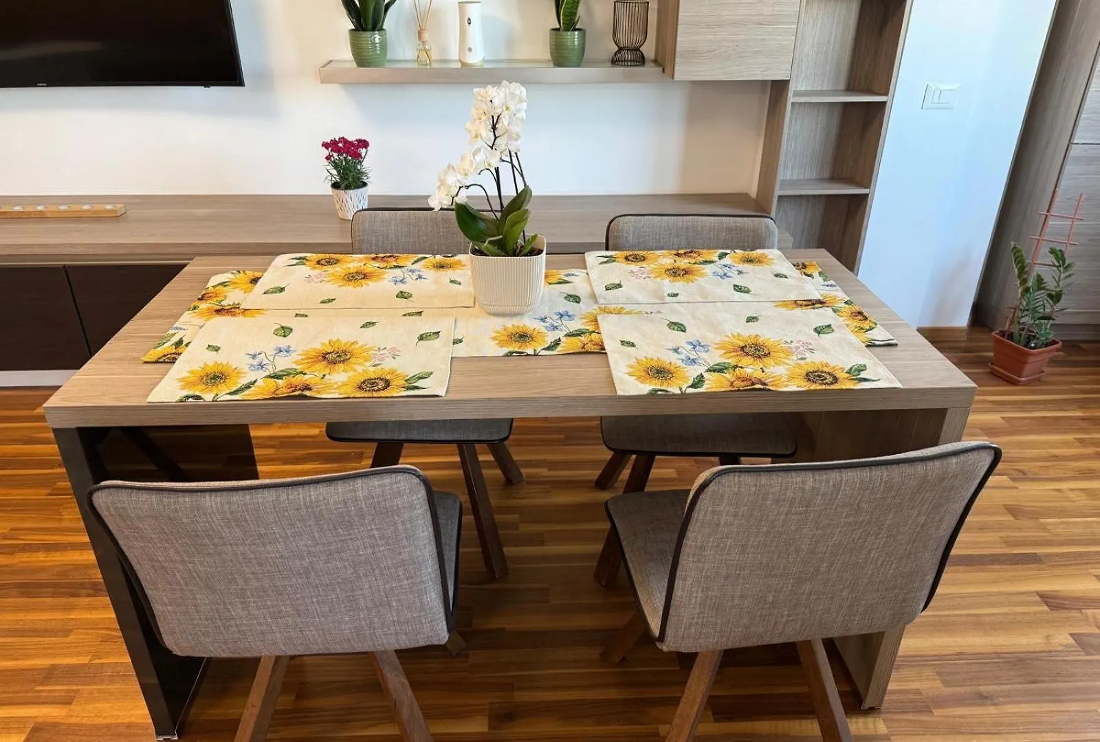 Cozy Unirii Apartment Near Old Town 부쿠레슈티 0*,  루마니아
